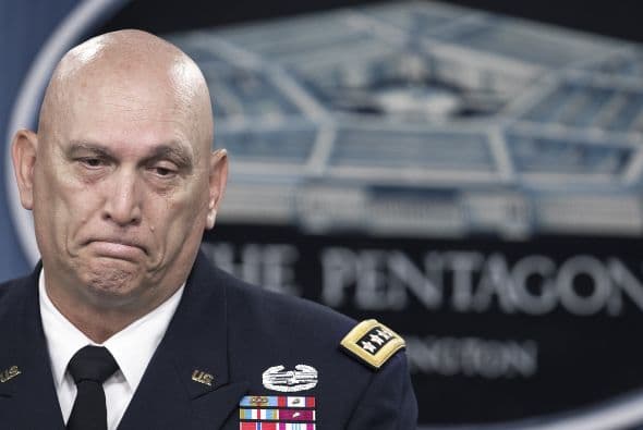 El Jefe del Estado Mayor del Ejército de EEUU, general Ray Odierno, durante una conferencia de prensa en el Pentágono donde anunció grandes recortes a la estructura de las Fuerzas Armadas, el 25 de junio de 2013.