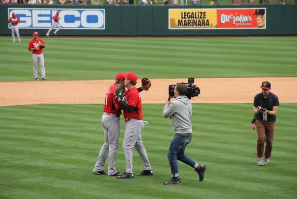 ¡El famoso comediante Will Ferrell se lució jugando con 10 equipos diferentes de la MLB  en cinco partidos del Spring Training en un solo día! Mientras los fans le hacían porras al comediante, éste les hacía bromas desde la cancha. Su hazaña fue grabada para una producción televisiva que será transmitida por HBO a finales de año.