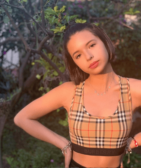 “No me gustan las comparaciones, pero admito que
<b> la niña de Pepe Aguilar canta hermoso</b>”, dijo Vicente Fernández.