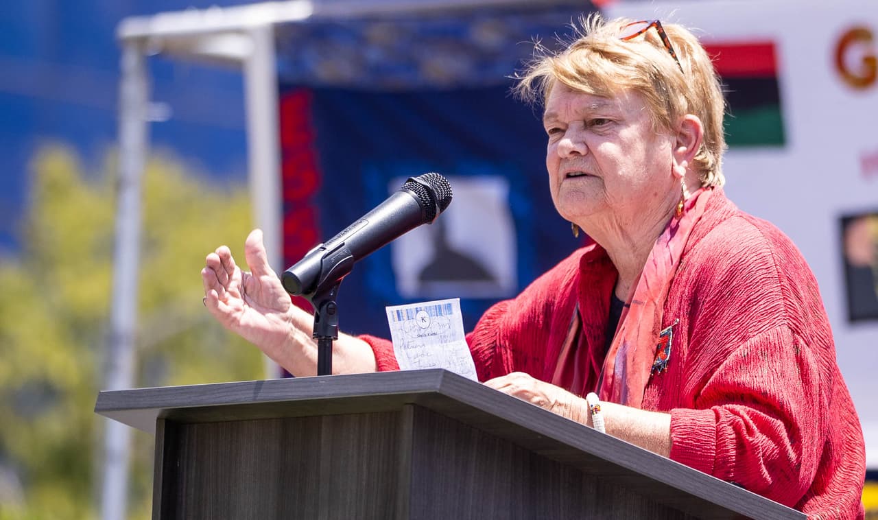 Realizan orden de allanamiento en la casa de la supervisora de Los Ángeles Sheila Kuehl y otros lugares