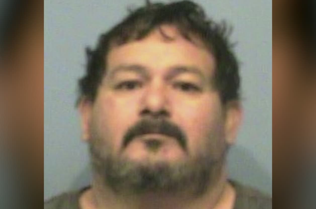 Un conductor en Texas manejaba intoxicado y al ser detenido por las autoridades puso a su hijo tras el volante