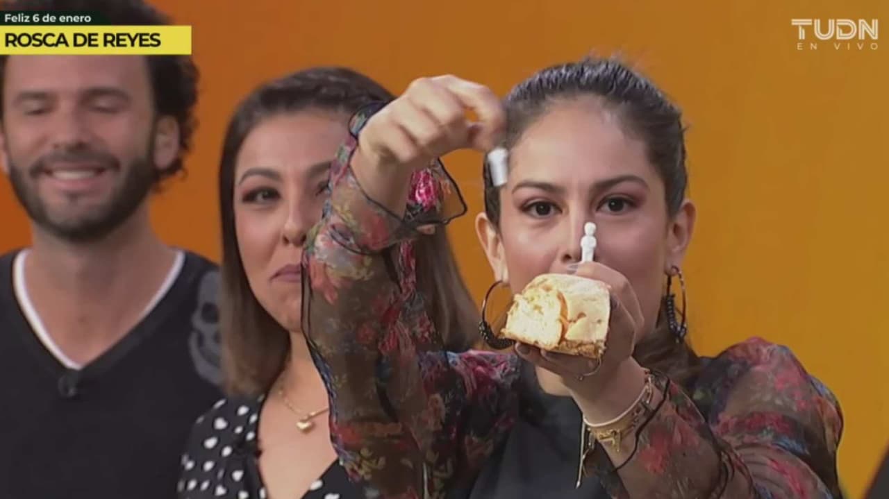 ¡Se armaron los tamales! El Madruguete parte la Rosca de Reyes