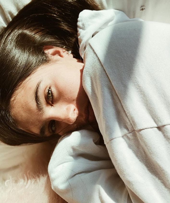 Por ello, dedicó un reconfortante mensaje a 
<b><a href="https://www.univision.com/famosos/asi-de-grande-luce-la-hija-de-mayrin-villanueva-y-jorge-poza-a-sus-18-anos-de-edad-fotos" target="_blank">su hija Romina Poza</a></b>, quien recién terminó sus estudios de preparatoria en Canadá. 
<br>