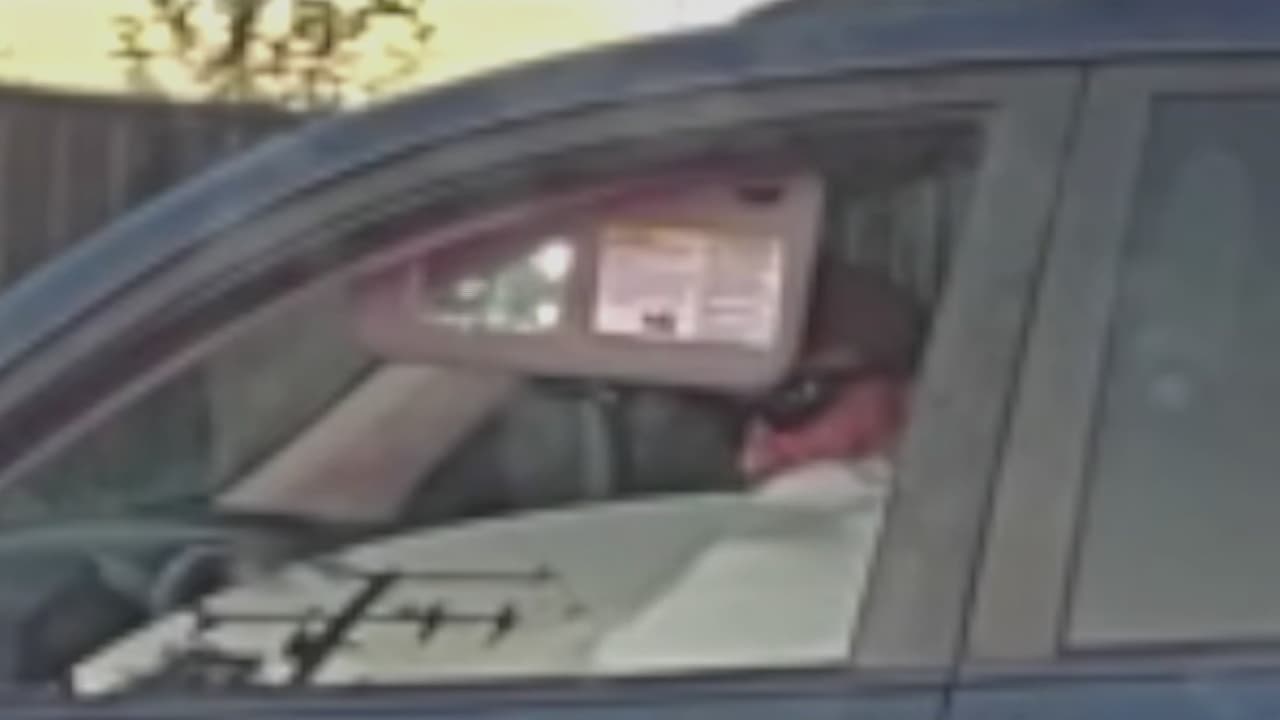 Se conocen videos del momento en que la policía de Fort Worth dispara mortalmente a dos sospechosos