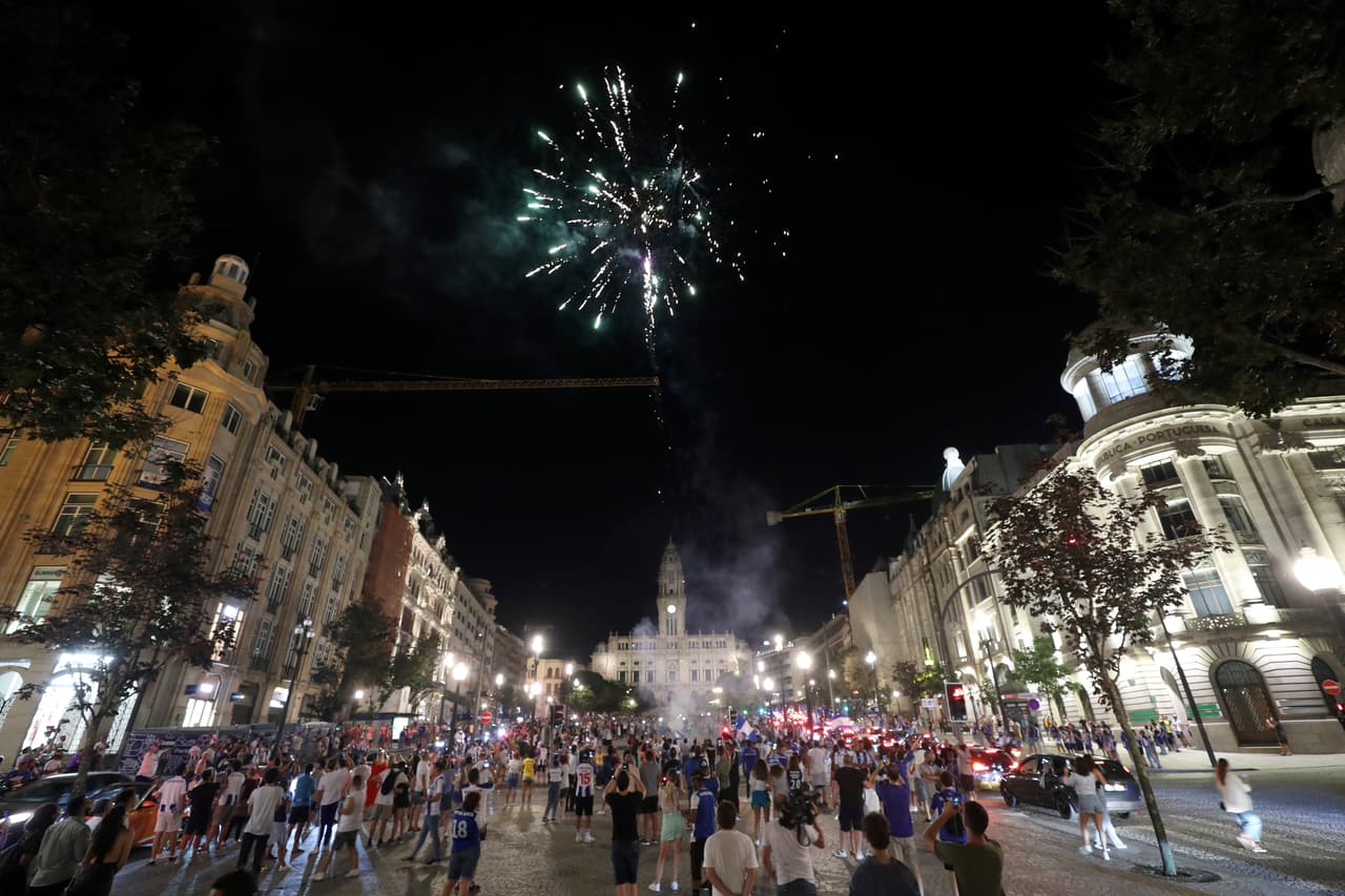 El Tecatito Corona firma su gran temporada al conseguir un nuveo título de la Liga Portuguesa con el Porto.