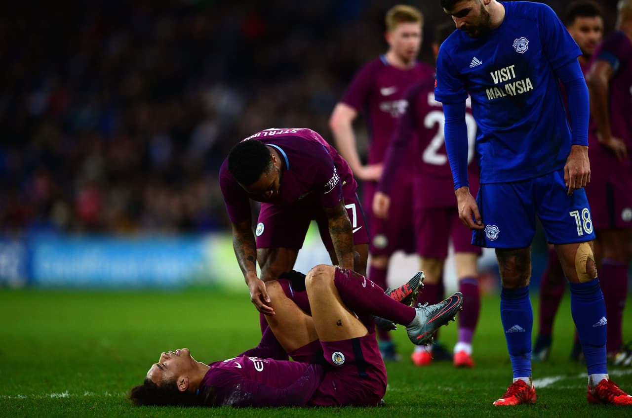 Horas después Josep Guardiola confirmó la baja del atacante por al menos dos semanas y externó su queja hacia el “juego físico” del rival.