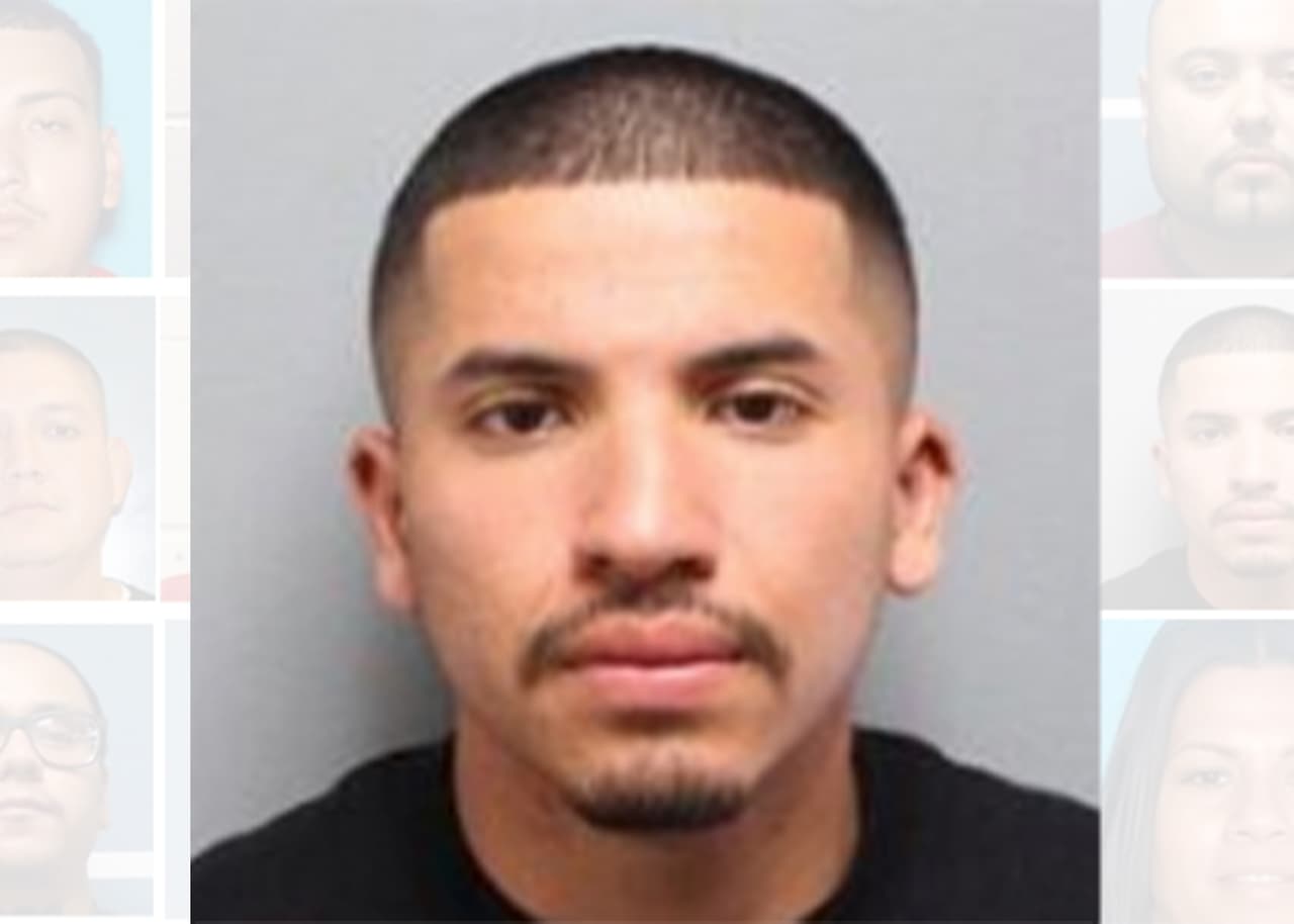 Jesús Rodríguez tiene 23 años y es oriundo de Visalia. Enfrenta cargos por asalto con arma mortal, conspiración pandillera, robo en residencia ocupada y venta ilegal de marihuana.