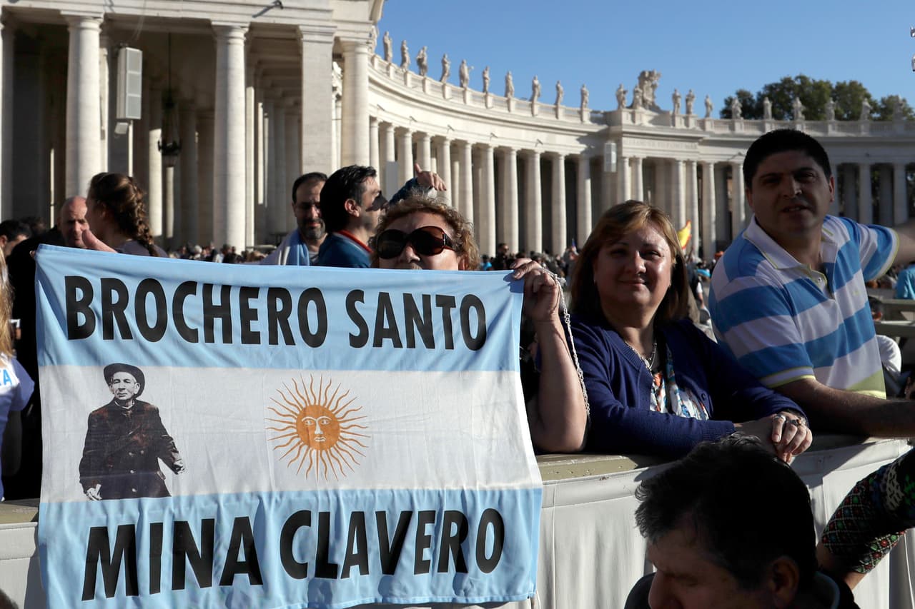 El papa Francisco canoniza al ‘cura gaucho’ de Argentina y al ‘niño mártir’ de México