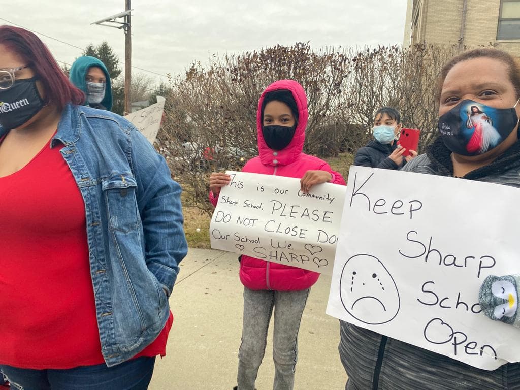 El Distrito Escolar explicó que no cuentan con el presupuesto operacional necesario para mantener las cuatros instalaciones. Algunos estudiantes tendrán que trasladarse a Filadelfia para continuar sus estudios.