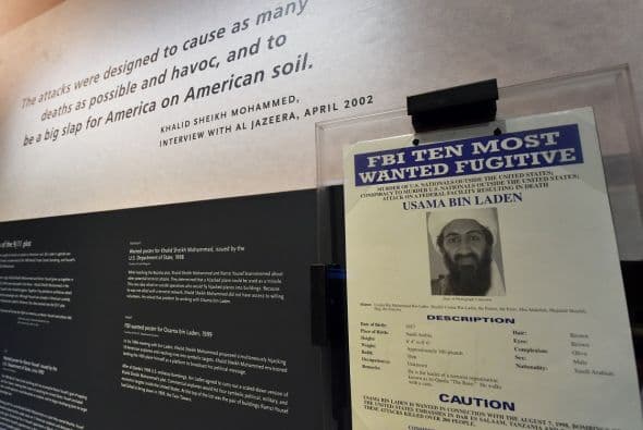 Una foto de Bin Laden como uno de los más buscados por el FBI.