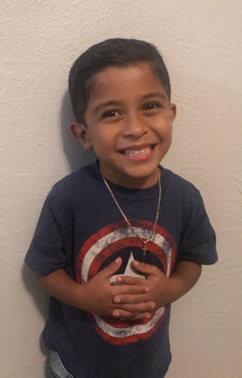 Su madre Jessica, ingresa toda la información de sus síntomas para enviar luego a los doctores y enfermeras para 
<a href="https://www.childrens.com/health-wellness/georgie-finds-expert-care-for-single-ventricle-heart-defect" target="_blank">que estén al tanto de progreso del paciente</a>. 
<br>