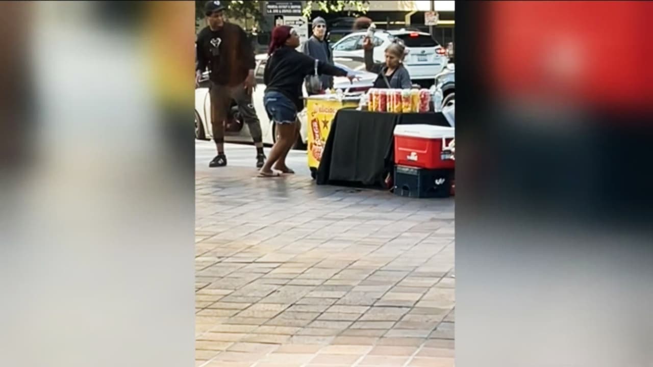 Arrestan a sospechosa de golpear a vendedora ambulante en el centro de Los Ángeles