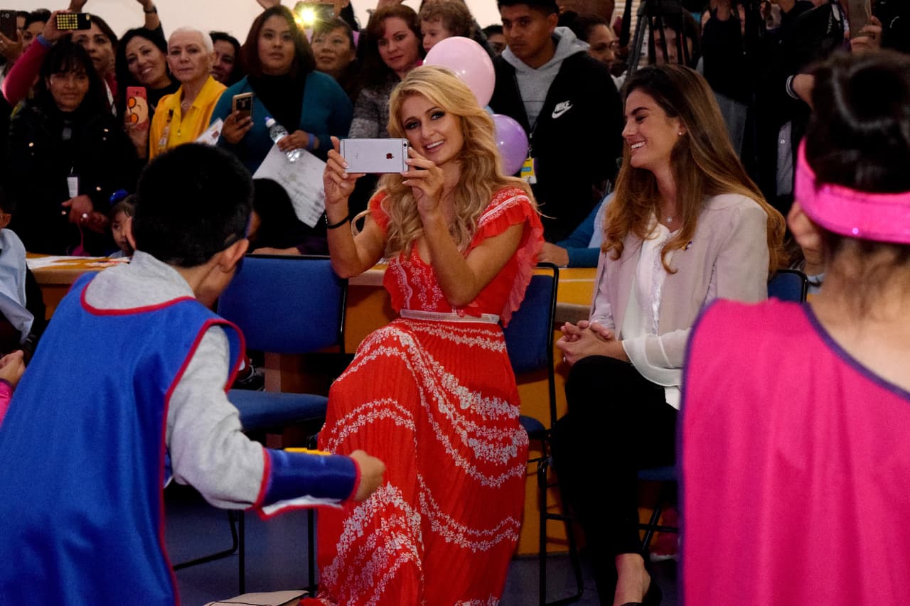 Sacando fotos y videos para recordar el momento.