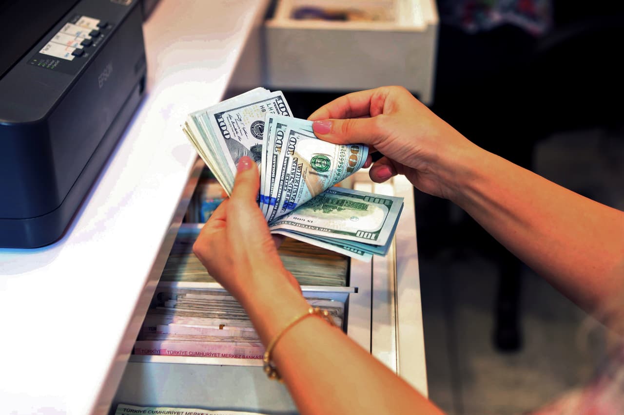 Para activar o solicitar su tarjeta, todo lo que necesita es:
<br>
<br>Dirección válida en Estados Unidos.
<br>
<br>
<b>Dirección de correo electrónico.</b>
<br>
<br>Identificación oficial mexicana o estadounidense.
<br>
<br>
<b>Número de teléfono celular.</b>
<br>
<br>Identificaciones válidas:México: IFE/INE, pasaporte, licencia de conducir o matrícula consular.
<br>
<br>EE.UU.: pasaporte o permiso de conducir.