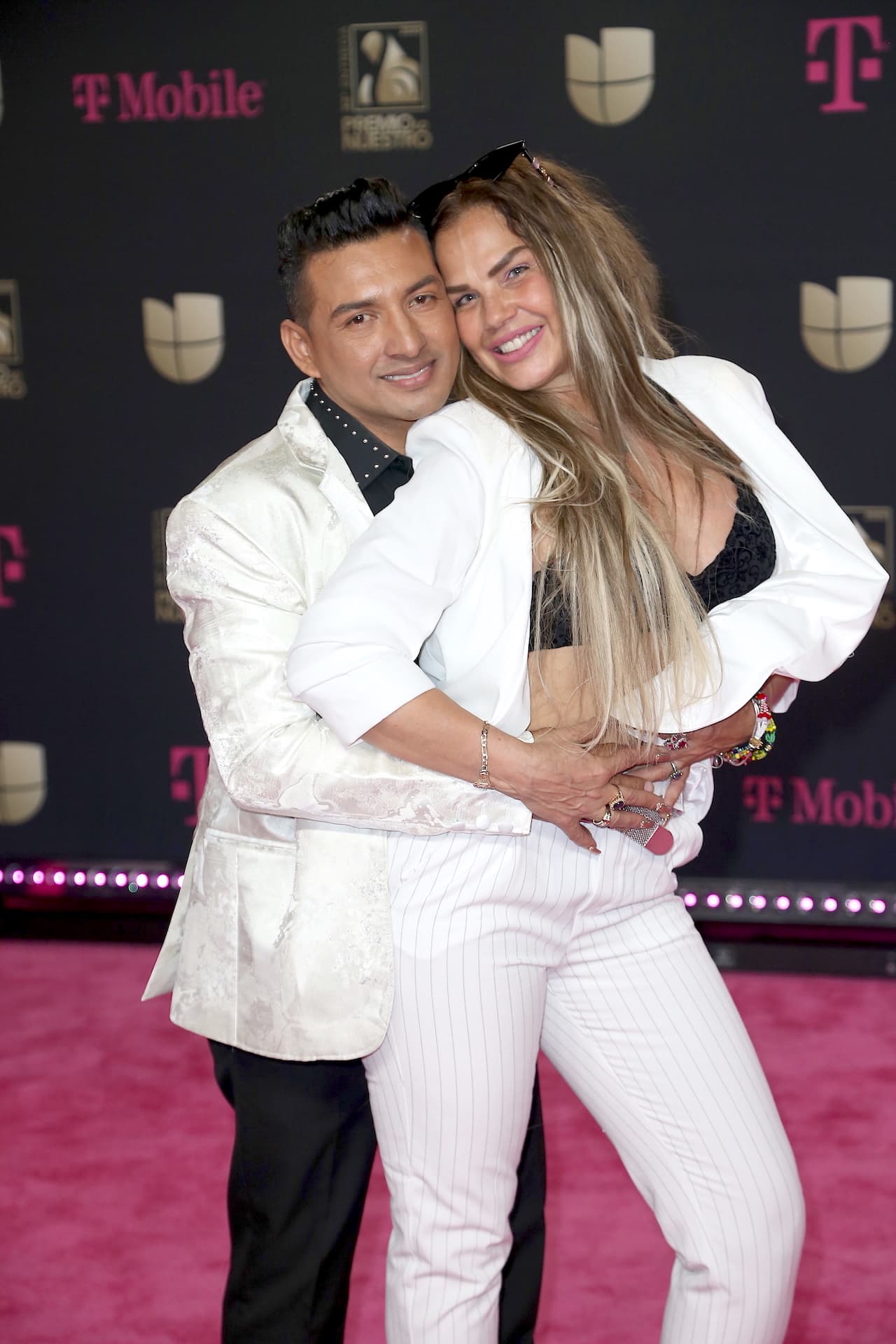 Por su parte, en las últimas semanas 
<b>a Niurka se le ha relacionado con Osmir Garay</b>, con quien recientemente grabó el video 'Tú eres el amor de mi vida', nuevo sencillo del cantante salvadoreño.