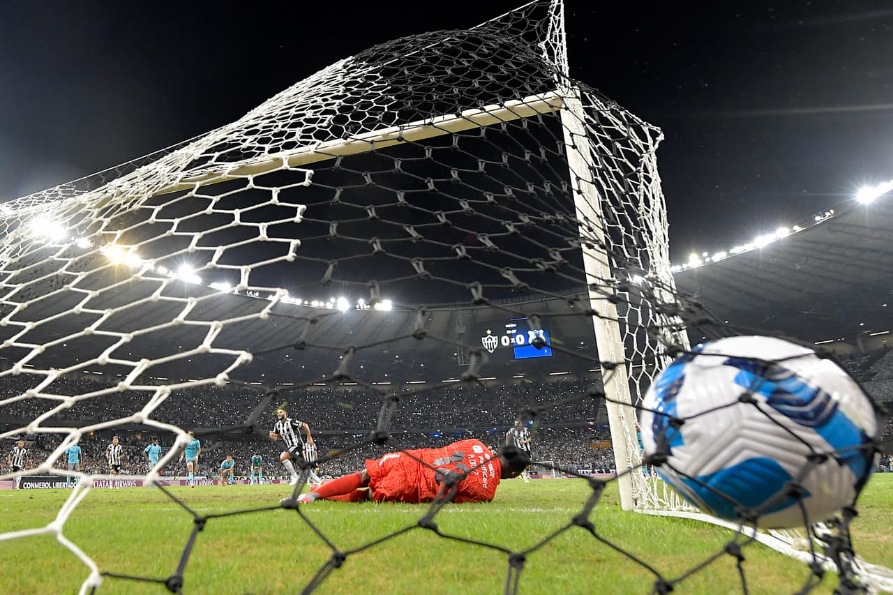 Atlético Mineiro derrotó 1-0 a Emelec en la vuelta de los Octavos de Final y avanzó a la siguiente ronda tras empatar 1-1 en la ida.