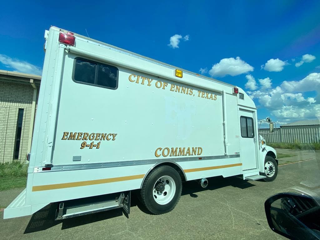 Los tejanos que lleguen ahí recibirán información adicional sobre recursos disponibles de FEMA, estatales, sin fines de lucro y de la Cruz Roja Americana. 
<br>