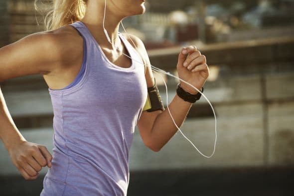 <b>Encuentra un deporte o un ejercicio que te guste. </b>Cualquiera que sea el que te guste, hazlo, no importa que no sirva para bajar de peso o que no esté de moda, simplemente ejercítate y mantén tu mente ocupada.