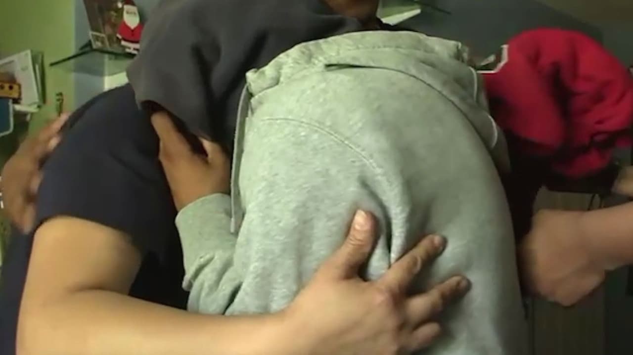 “Asesinaron a mi hijo”: madre de joven hispano en Parke Towne North describe lo ocurrido