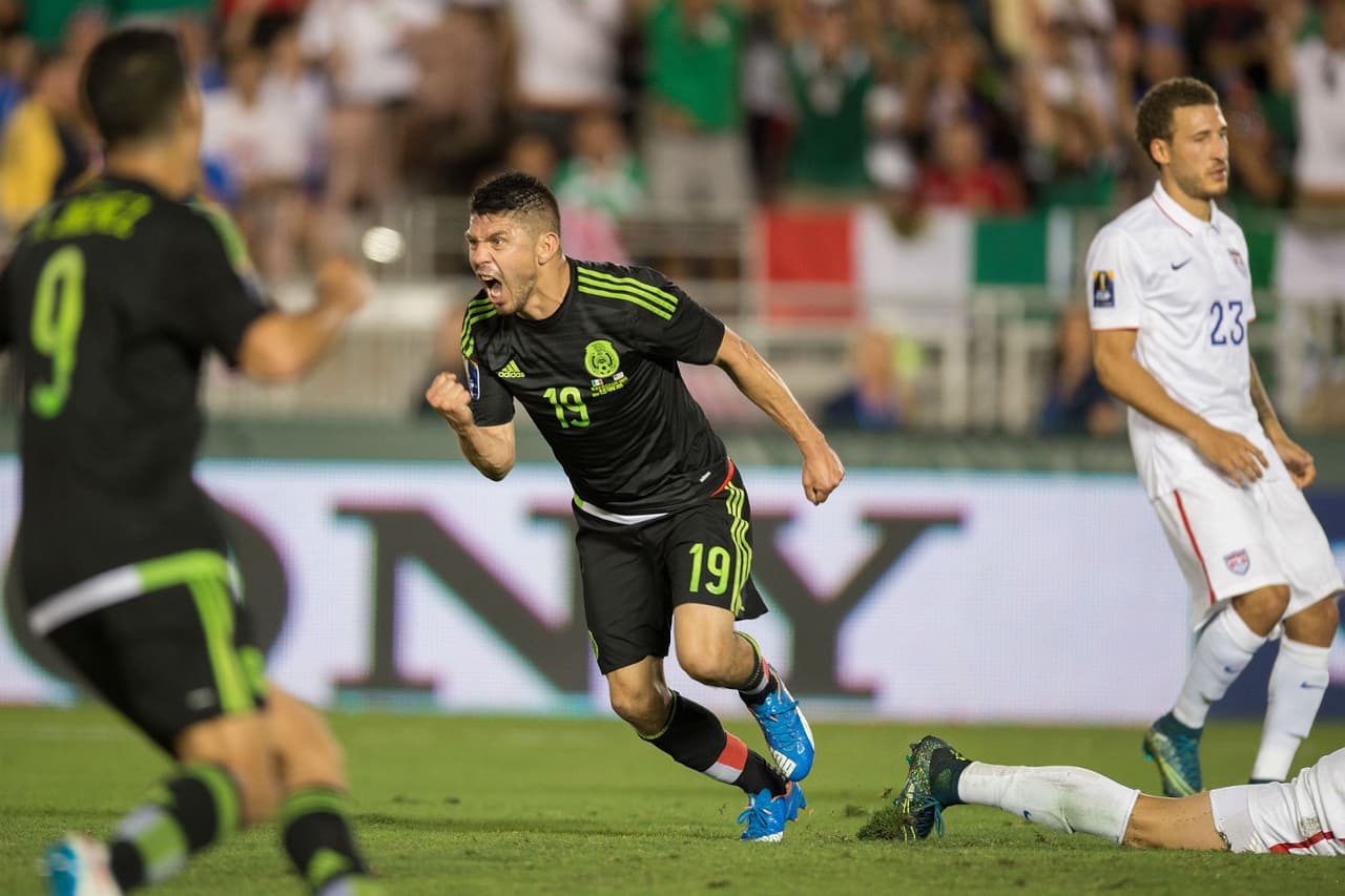 Por primera vez Concacaf dispuso que se jugara un duelo entre los dos últimos campeones de la Copa Oro para tener el boleto a la Confederaciones. México venció 3-2 en tiempo extra a Estados Unidos el 10 de octubre de 2015 en el Rose Bowl para asegurar su pase a Rusia 2017.