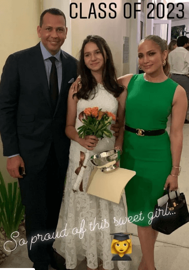 En una imagen publicada en sus historias de 
<b><a href="https://www.instagram.com/jlo/?hl=es-la" target="_blank"> Instagram</a></b>, JLo escribió: "Muy orgullosa de esta dulce niña".