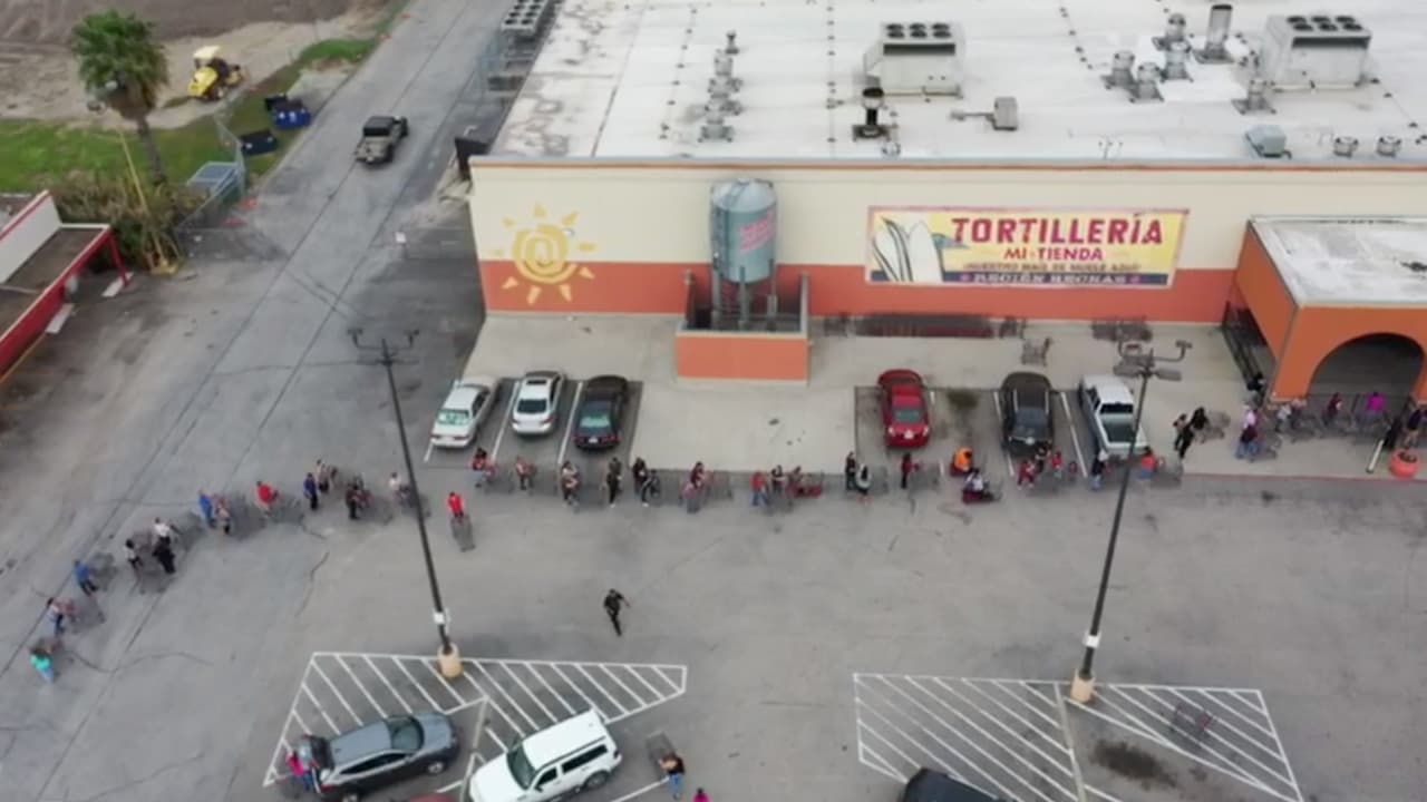 "Este video lo tomé con mi drone en 'Mi Tienda' y 'Fiesta' del Noreste (Northeast) de la ciudad", indica Lucio Avilés.