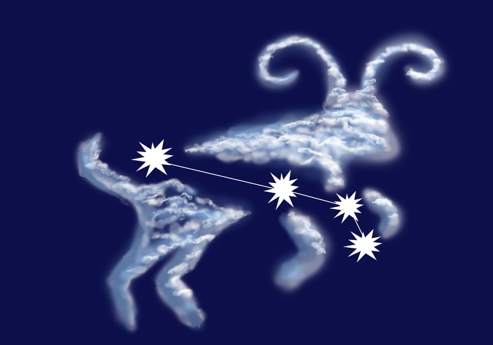 Desde épocas remotas el tiempo del equinoccio sobre todo en el hemisferio norte, se ha asociado con el inicio de la vida. Asimismo, marca el año nuevo zodiacal. Cada año ocurre a una hora y día diferente e indica el comienzo del signo Aries. Por tanto, quienes nacen ese “día cúspide” pueden ser de Piscis o Aries según la hora y lugar en que hayan nacido. 
<br>