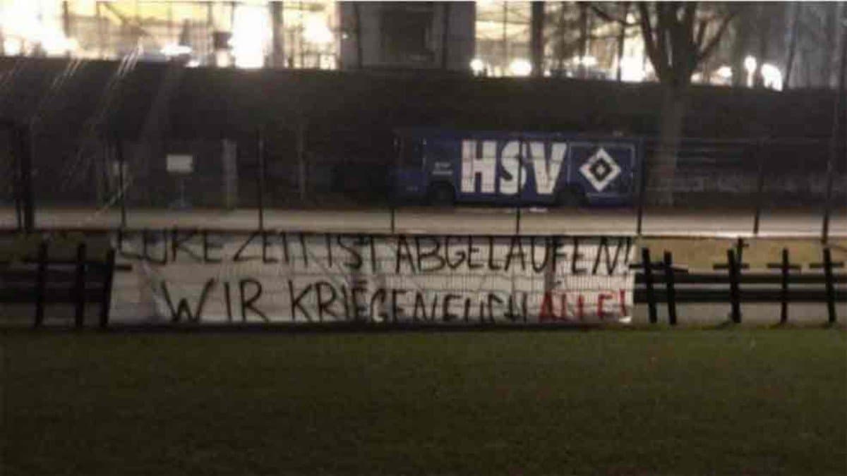 Amenazan al Hamburgo con 11 cruces en campo de entrenamiento