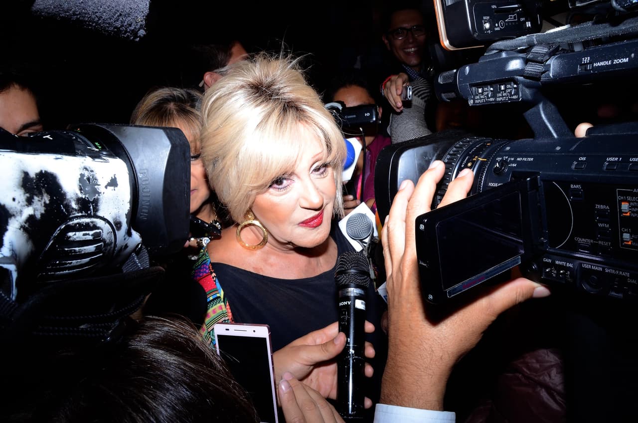 Sobre
<b><a href="https://www.univision.com/shows/despierta-america/anel-estuvo-a-punto-de-desmayarse-frente-a-las-camaras-cuando-salian-del-entierro-de-jose-jose-video">la crisis de salud que sufrió</a></b> justo después de que depositaran la mitad de las cenizas de José José junto a la tumba de su madre, Noreña explicó que más que estrés, lo que le había pasado fue que
<b>le dolió mucho una rodilla</b>.