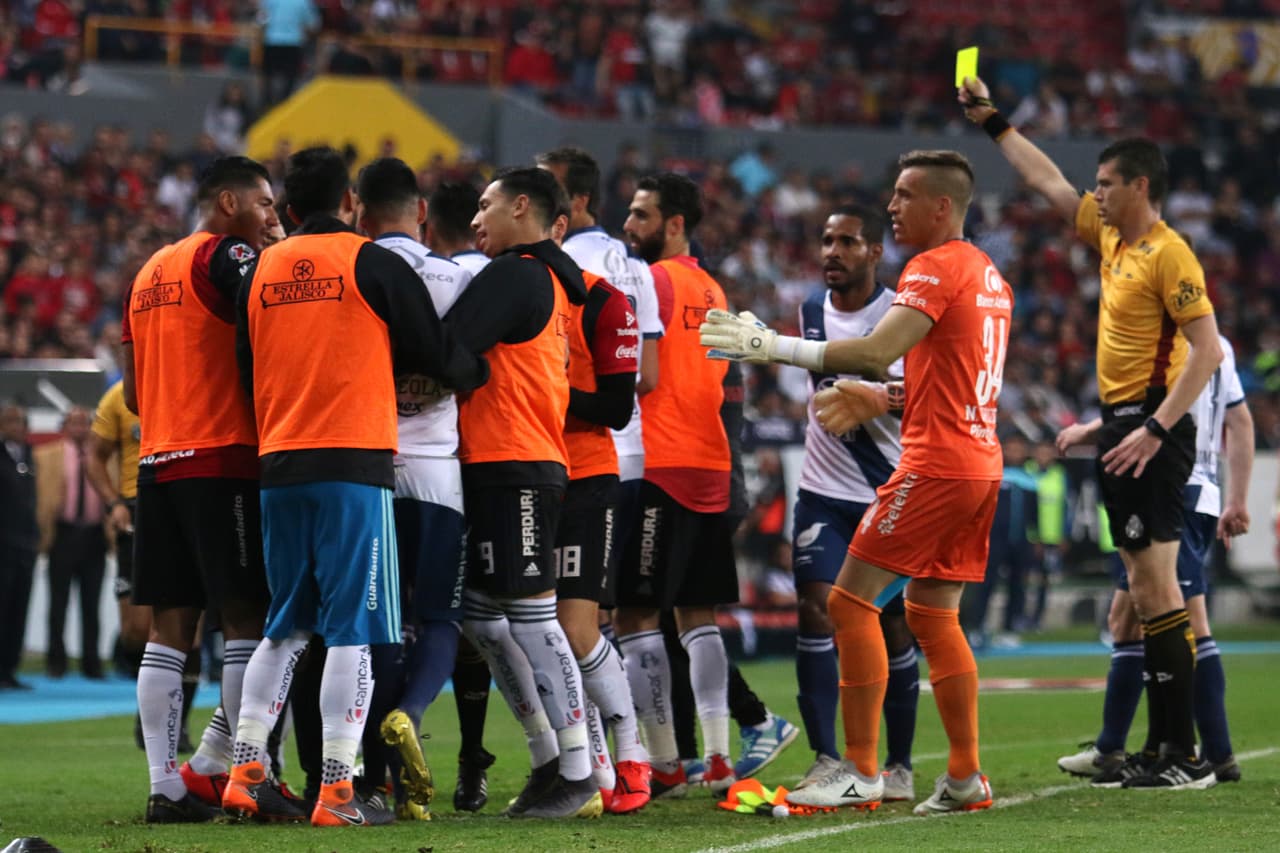 El desenlace del juego tuvo mucha tensión por parte de los jugadores de ambos equipos.