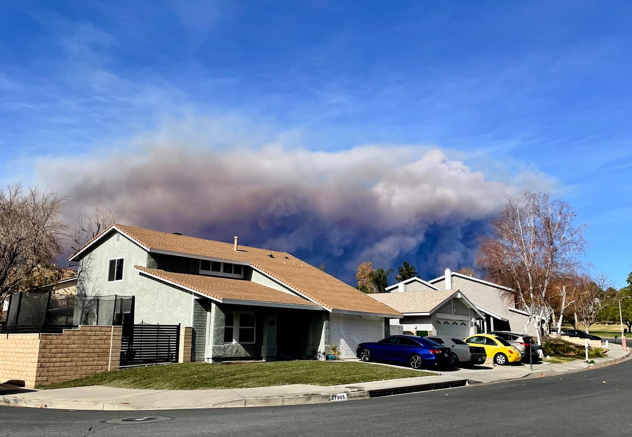 <b>Impacto en las escuelas</b>
<br>La escuela primaria Northlake Hills fue evacuada, y los directores del Distrito Escolar Unificado de Castaic regresaron de inmediato a asistir a sus comunidades.