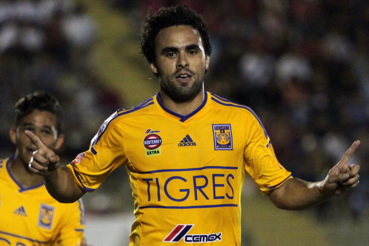 Enrique Esqueda ya se presentó con los Tiburones Rojos