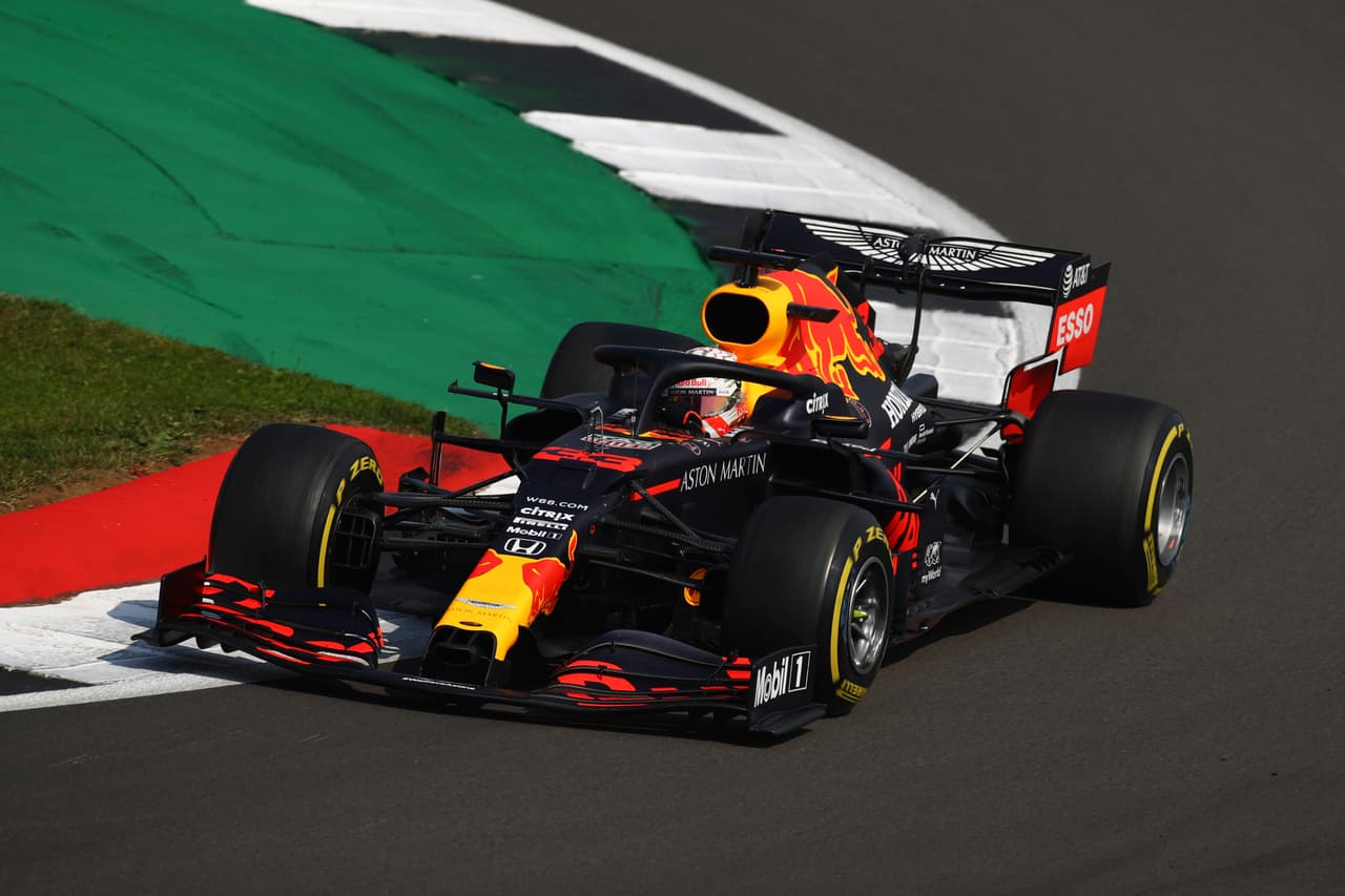 Max Verstappen de Red Bull cortó la racha ganadora de Hamilton y Mercedes. Leclerc (Ferrari) terminó en cuarto y los coequiperos de ‘Checo’, Stroll y Hulkenberg, terminaron en sexto y séptimo, respectivamente. La siguiente fecha se correrá el GP de España, en Barcelona.
