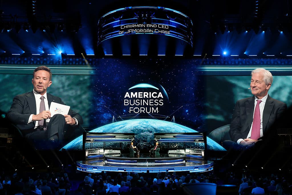 George Gonzalez, vicepresidente y CEO de City National Bank de Florida y Jamie Dimon, presidente y CEO de JPMorgan Chase.