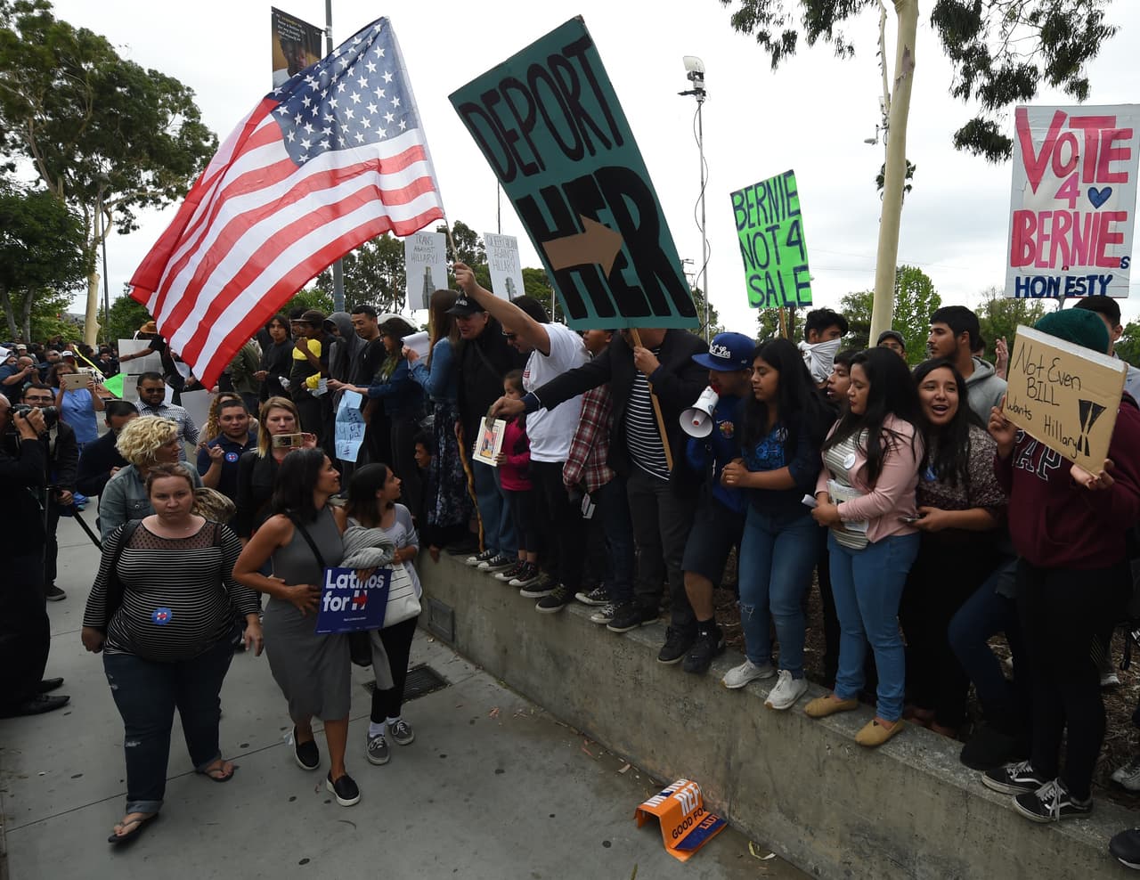 Un Cinco de Mayo poco festivo para Hillary Clinton en Los Angeles