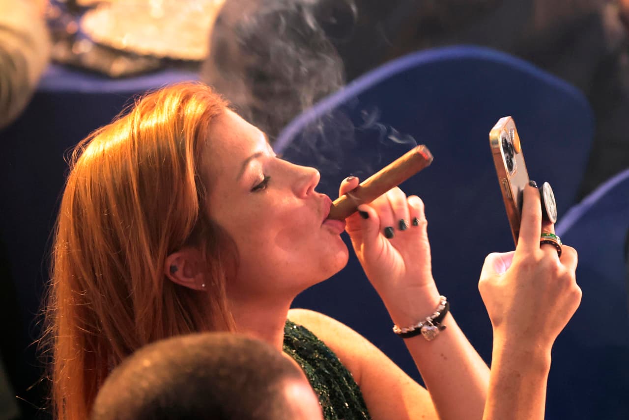 Los otros cinco humidores subastados en la gala oscilaron entre los 468,000 dólares y los 2.7 millones de dólares de recaudación.
<br>