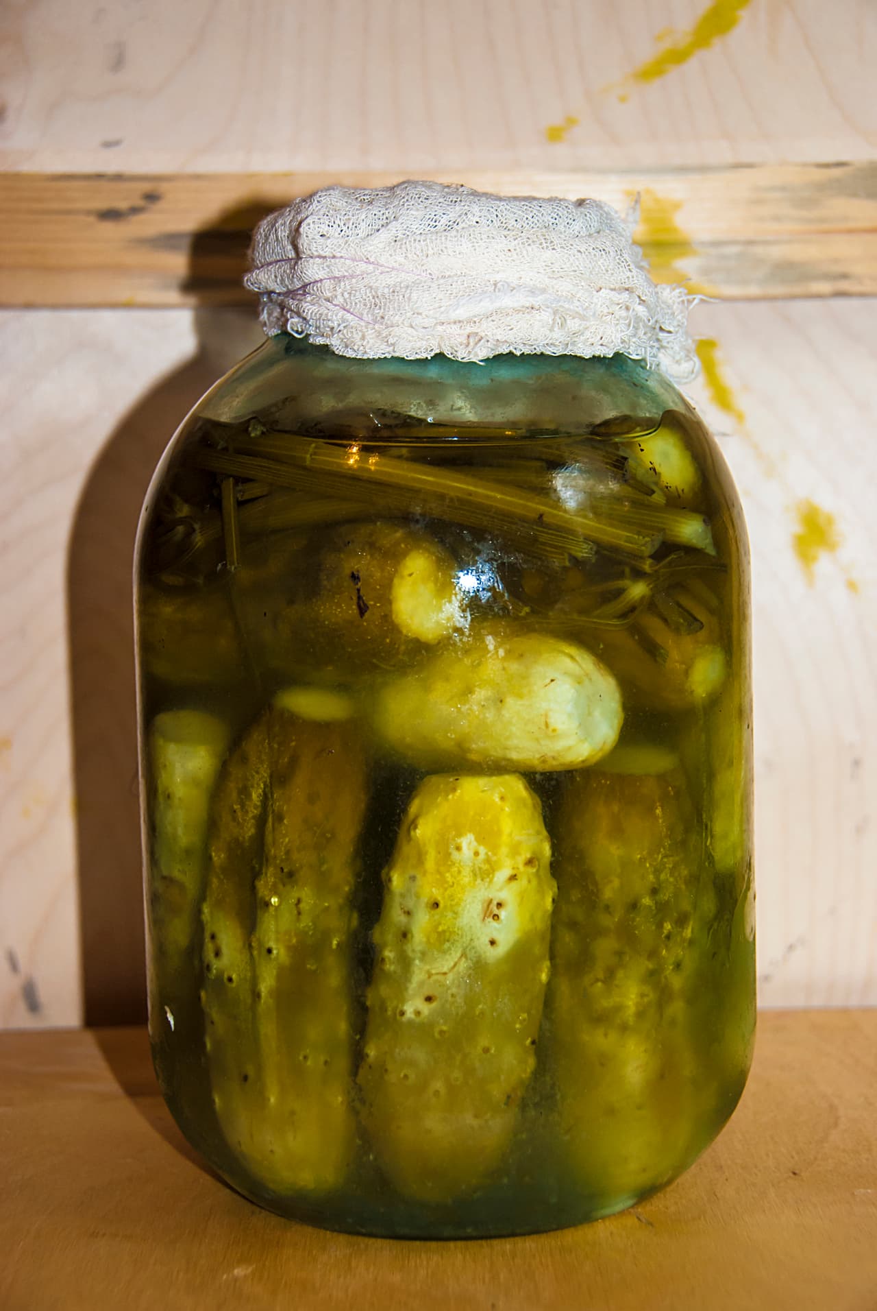 Selena GómezEstos pepinillos podrían estar fácilmente en su camerino o habitación.