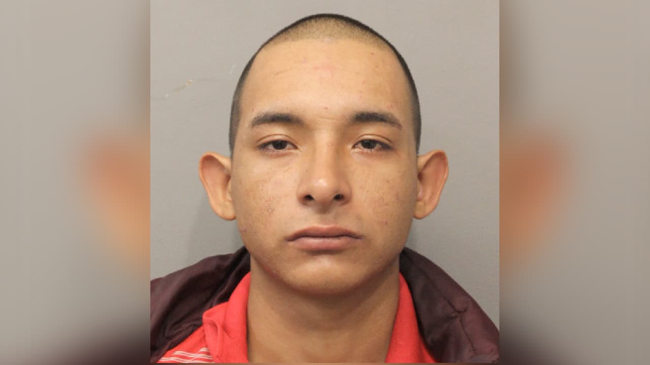 Un hombre fue arrestado tras ser acusado de robar material de una zona en construcción localizada al norte de la ciudad de Houston, fue identificado como Christopher Torres, de 20 años.