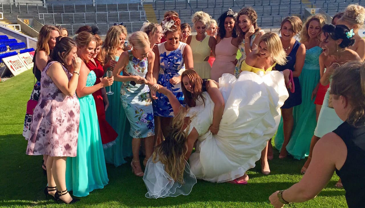 El embarazoso momento fue capturado para siempre justo en el día más importante de su vida.