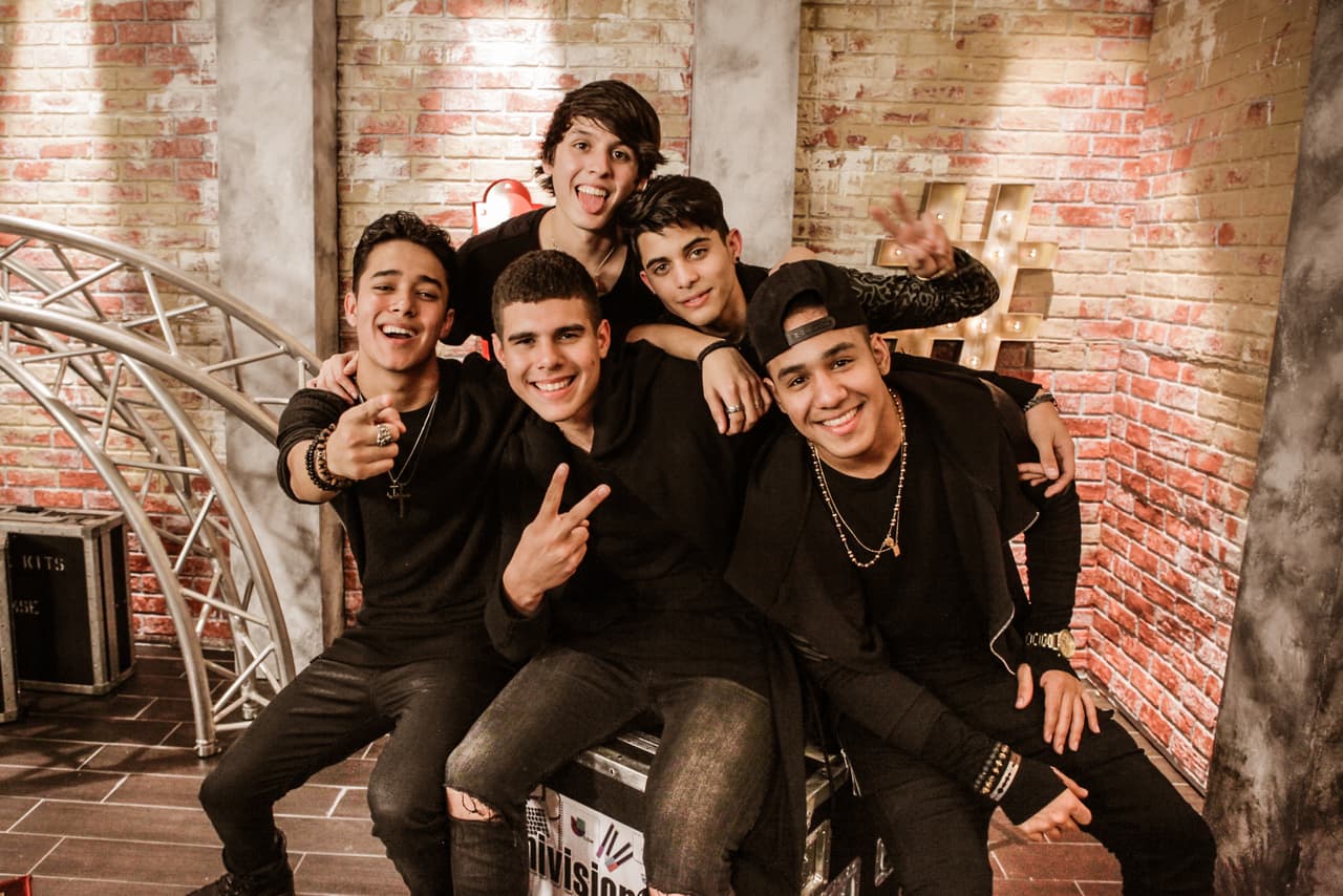 3. Son puro talento latino, por lo tanto necesitan todo tu apoyo.