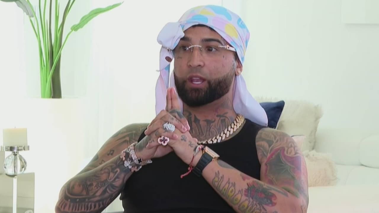 El cantante 
<b><a href="https://www.univision.com/local/miami-wltv/cantante-cubano-sufre-rigores-carcel-migrantes-krome-miami-miedo-deportacion" target="_blank">Ovidio Crespo, conocido como Ovi, estuvo recluido en Krome</a> </b>y en entrevista afirmó que 
<b>a los agentes de ICE</b> (el Servicio de Inmigración y Control de Aduanas) les llaman allí 
<b>"los amansa guapos"</b>.