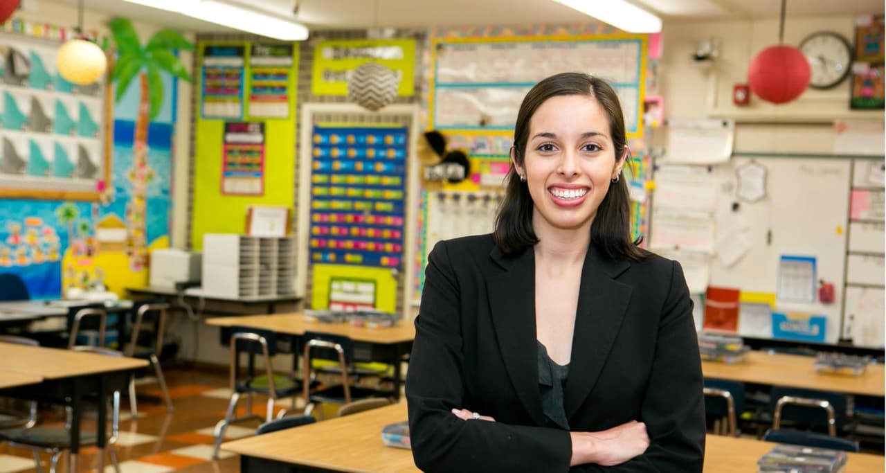 Kelly Gonez es la joven madre electa para presidir la Junta Escolar de Los Ángeles 