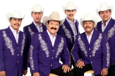 'Necesito decírtelo', que para poner el toque norteño estarán
<b>Los Cardenales de Nuevo León</b>.