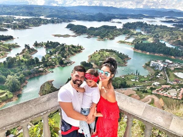 Él es hijo de Alejandra Espinoza y su esposo Aníbal Marrero.