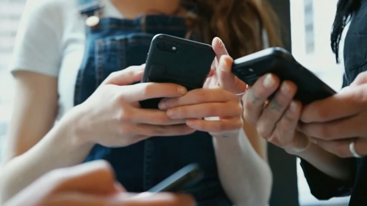 Detox digital: ¿Cuánto tiempo tendrías que alejarte de redes sociales para reducir síntomas de ansiedad y depresión?