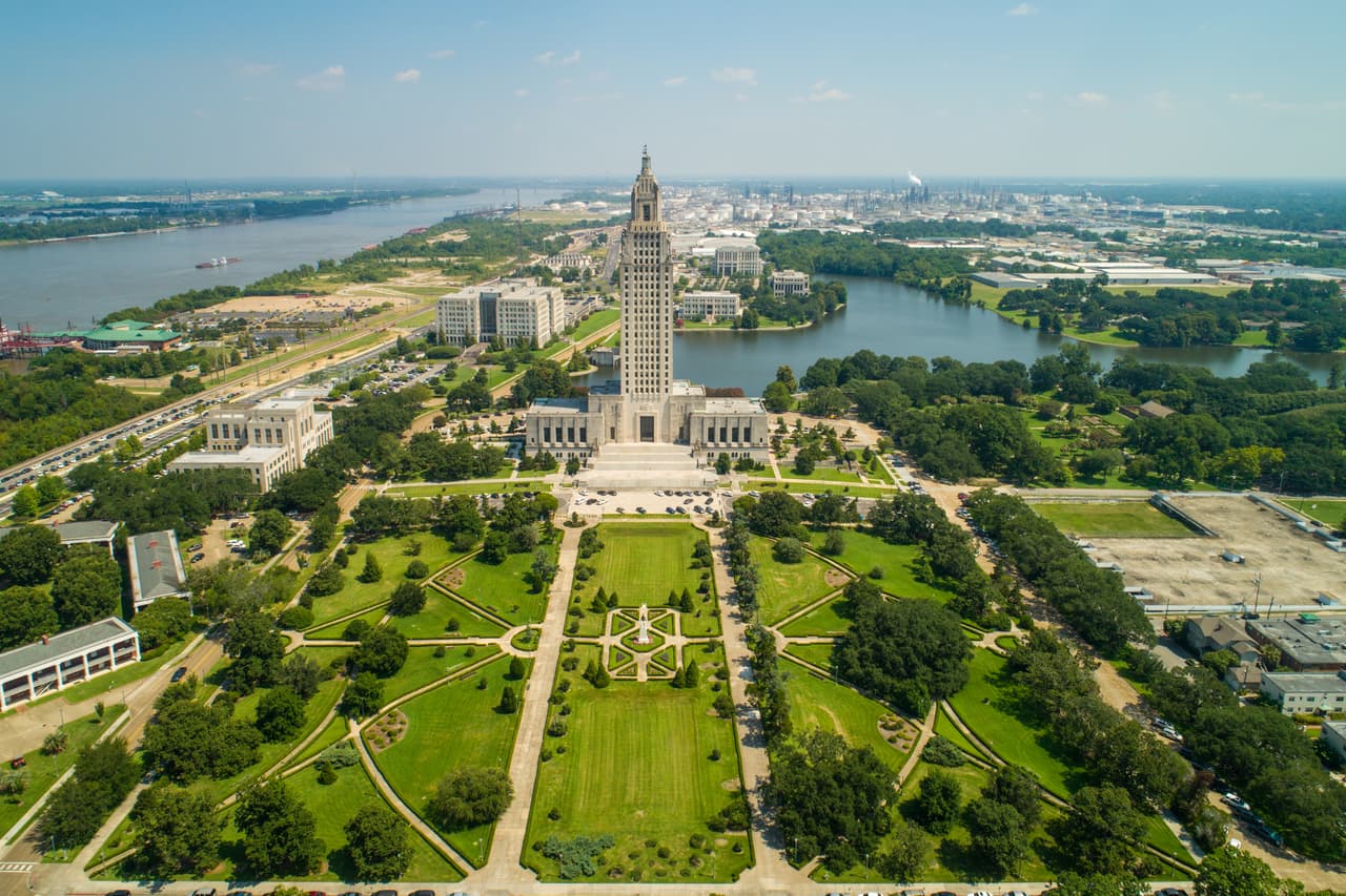 <b>Puesto 7. Baton Rouge (Louisiana).</b>
<br>
<br>Crecimiento de la oferta de empleo entre febrero de 2020 y enero de 2022: +43.1%.
<br>
<br>Tasa de desempleo en diciembre de 2021: 4.1%.
<br>