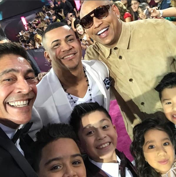 ¡No podrían ser más felices!. Aquí vemos al #TeamPequeFlow con Gente de Zona.