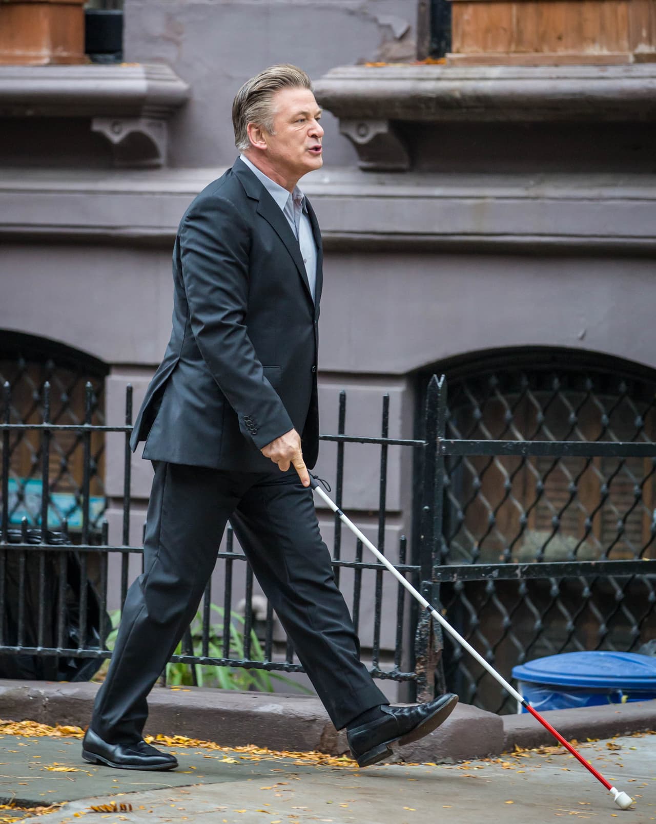 Y sin precaución, es que cruza la calle y es atropellado.