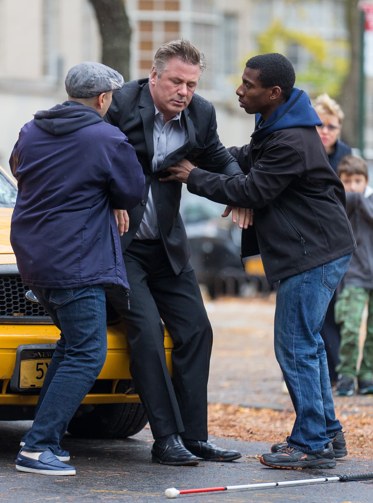 El taxista y un buen samaritano lo ayudaron a recuperarse.