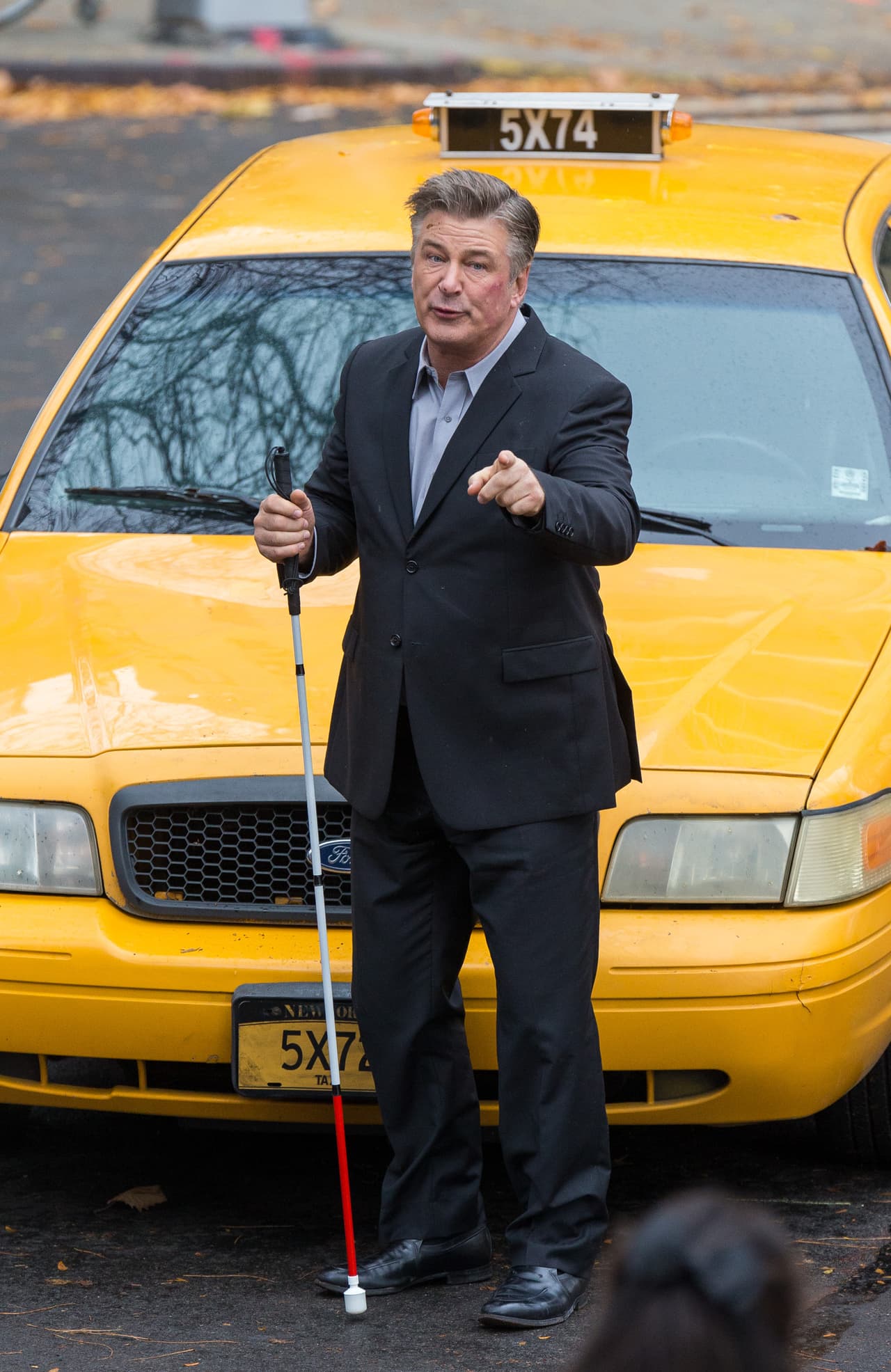 En ella interpreta a un invidente.